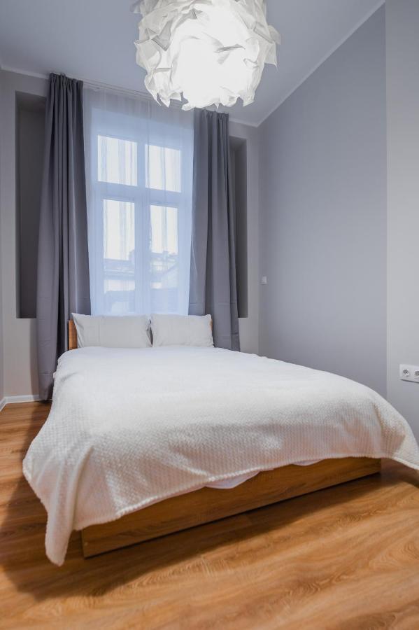 New Black & White - 2Bdr Apartment With Balcony Sofia Buitenkant foto